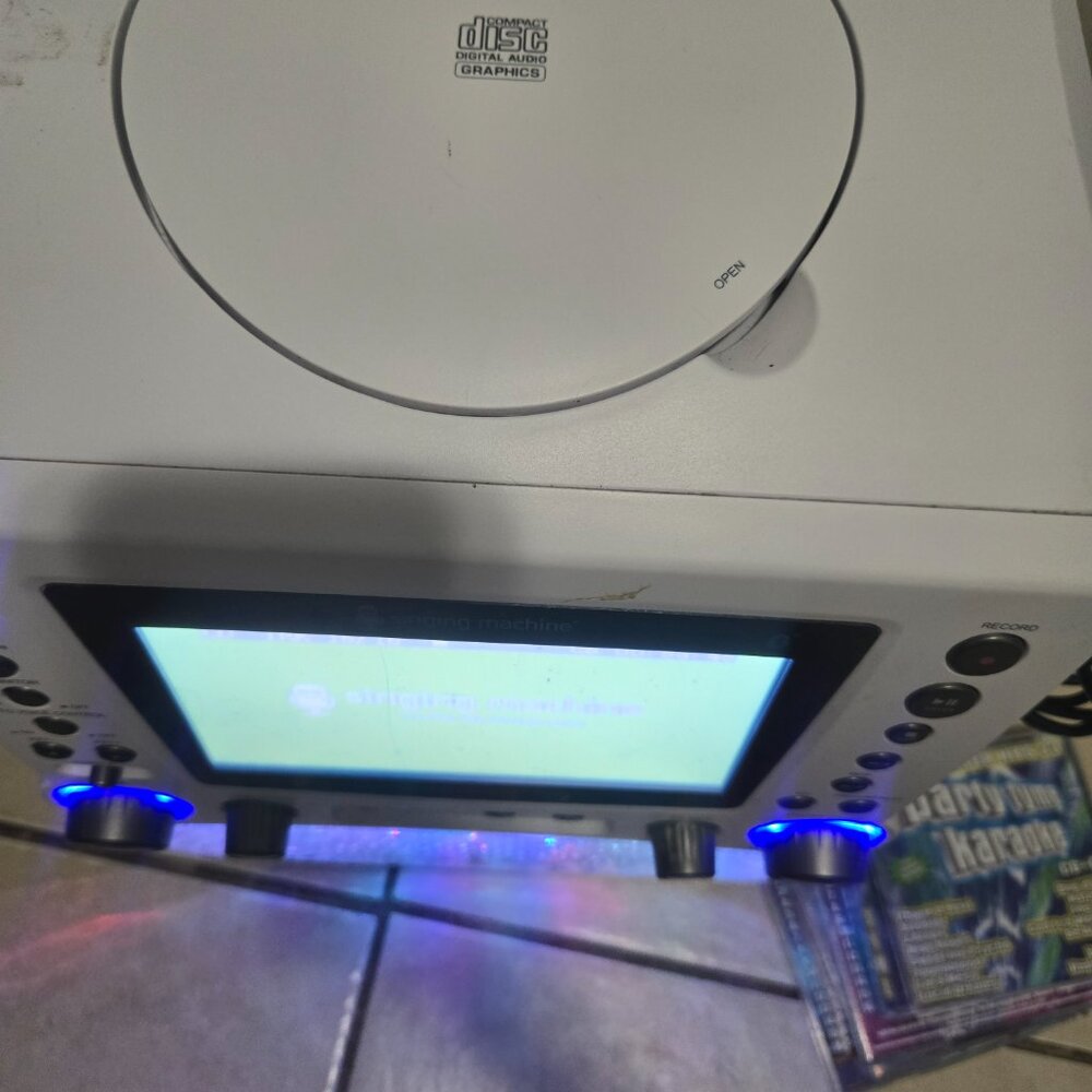 Karaoke Machine - Picture 3 of 9
